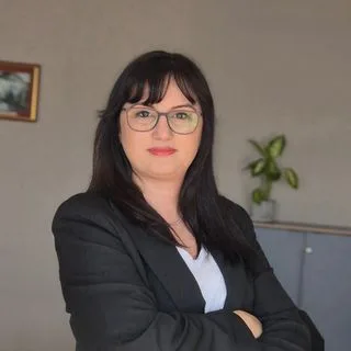 Uzm. Dr. Fatma Hülya Çakmak — Çocuk ve Ergen Psikiyatrisi, İstanbul. Portre fotoğrafı.