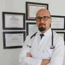 Uzm. Dr. Erdal Gürsul — Kardiyoloji, Çanakkale. Portre fotoğrafı.