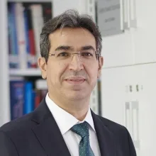 Prof. Dr. Fadlullah Aksoy — Kulak Burun Boğaz, İstanbul. Portre fotoğrafı.