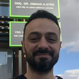 Doç. Dr. Osman A. Etöz profilinde yer alan galeri fotoğrafı.