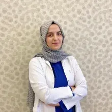 Dt. Cemile Feyza Atak — Diş Hekimi, Ankara. Portre fotoğrafı.
