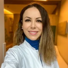 Uzm. Dr. Fatma Üstün — Dermatoloji, Tekirdağ. Portre fotoğrafı.