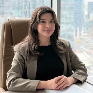 Uzm. Dr. Esra Akman — Çocuk ve Ergen Psikiyatrisi, Ankara. Portre fotoğrafı.