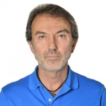 Dt. Hakan Kaya — Diş Hekimi. Portre fotoğrafı.