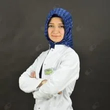 Dt. Elif Turan Genç — Diş Hekimi, İzmit, Kocaeli. Portre fotoğrafı.