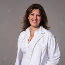 Uzm. Dr. Sibel Spinu — Çocuk Sağlığı Ve Hastalıkları, İstanbul. Portre fotoğrafı.