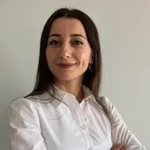 Uzm. Psk. Melek Dinçel Sezer — Psikoloji, Kocaeli. Portre fotoğrafı.