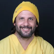 Dt. Gökhan Karabulut — Diş Hekimi, Muratpaşa, Antalya. Portre fotoğrafı.