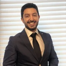 Op. Dr. M. Mustafa Aydınol — Plastik Rekonstrüktif Ve Estetik Cerrahi, Şişli, İstanbul. Portre fotoğrafı.