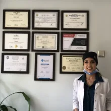 Dt. Demet Sevim — Diş Hekimi, Kahramanmaraş. Portre fotoğrafı.