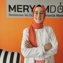 Dyt. Meryem Doğan — Diyetisyen. Portre fotoğrafı.