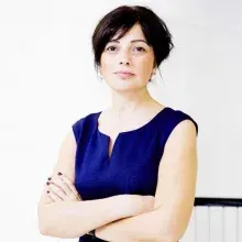 Uzm. Dr. Ebru Alper — İstanbul. Portre fotoğrafı.