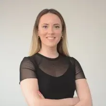 Psk. Burcu Başoğlu Kundak — İzmir. Portre fotoğrafı.