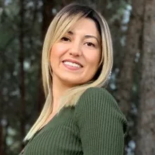 Uzm. Dr. Fatma Akkuş Özdemir — Çocuk ve Ergen Psikiyatrisi, Adana. Portre fotoğrafı.