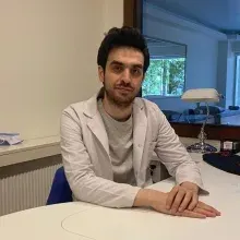 Fzt. Sıtkı Toklu — Fizyoterapi Ve Rehabilitasyon. Portre fotoğrafı.