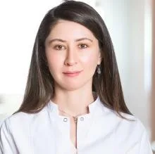 Uzm. Dr. Ayşen Bayraç — İç Hastalıkları, Pendik, İstanbul. Portre fotoğrafı.