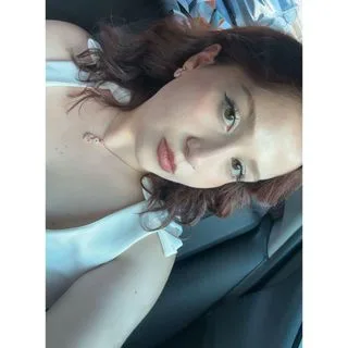 Dkt. Melisa Derdiyok — Dil ve Konuşma Terapisi. Portre fotoğrafı.