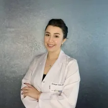 Dt. Serpil Topaloğlu — Diş Hekimi, Yıldırım, Bursa. Portre fotoğrafı.