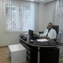 Dt. Ender Memişoğlu — Diş Hekimi, Antalya. Portre fotoğrafı.