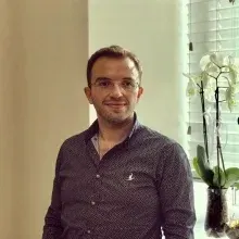 Uzm. Dr. İrfan Basmacı — Psikiyatri, İstanbul. Portre fotoğrafı.