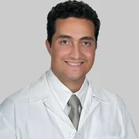 Op. Dr. Tunç Polat Edizsoy — Bursa. Portre fotoğrafı.