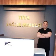 Dr. Mehmet Tunahan Altundağ — Mezoterapi, İzmir. Portre fotoğrafı.