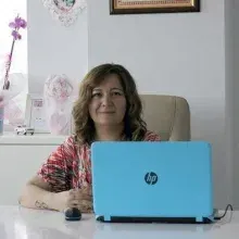 Doç. Dr. Özlem Özdemir — Çocuk Nörolojisi, Osmangazi, Bursa. Portre fotoğrafı.