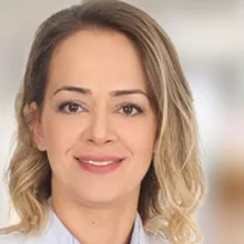 Dr. Öğr. Üyesi Nazlı Çakıcı Öksüz — Beyin Ve Sinir Cerrahisi, Bayrampaşa, İstanbul. Portre fotoğrafı.