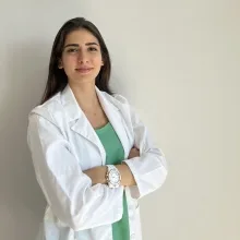 Psk. Beste Özalevli — Psikoloji, Adana. Portre fotoğrafı.