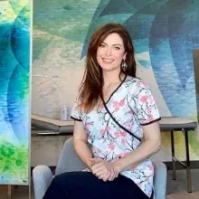 Uzm. Dr. Yeliz Erdemoğlu — Dermatoloji, Üsküdar, İstanbul. Portre fotoğrafı.