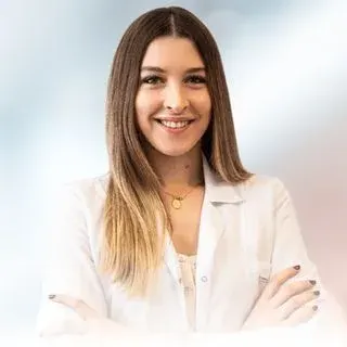 Uzm. Dyt. Nazlı Ecem Olgun — Diyetisyen, Pendik, İstanbul. Portre fotoğrafı.