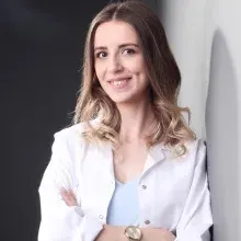 Dyt. Gizem Öztopanlar — Diyetisyen, Tekirdağ. Portre fotoğrafı.