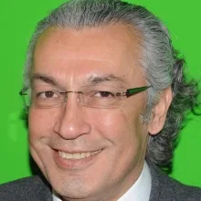 Op. Dr. Ahmet Torkut — Plastik Rekonstrüktif Ve Estetik Cerrahi, İstanbul. Portre fotoğrafı.