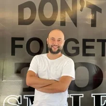 Uzm. Dt. Emre Sönmezateş — Hatay. Portre fotoğrafı.