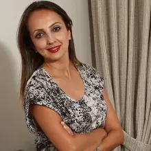 Uzm. Psk. Selin Karabulut — Psikoloji, İstanbul. Portre fotoğrafı.
