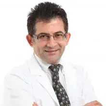 Prof. Dr. Mustafa Özdemir — Dermatoloji, İstanbul. Portre fotoğrafı.