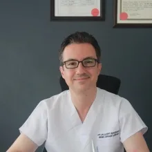 Op. Dr. Levent Bakışgan — Genel Cerrahi, İstanbul. Portre fotoğrafı.