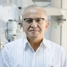 Op. Dr. Şakir Akşit — Göz Hastalıkları, Denizli. Portre fotoğrafı.