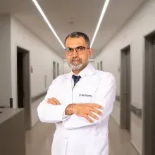 Op. Dr. Ümit Eskidemir — Üroloji, Çiğli, İzmir. Portre fotoğrafı.