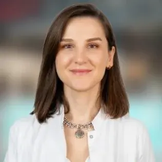 Op. Dr. Belma Karini — Göz Hastalıkları, Küçükçekmece, İstanbul. Portre fotoğrafı.