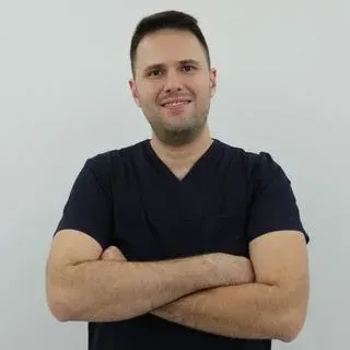 Dr. Dt. Engin Emre Selçuk — Tokat. Portre fotoğrafı.