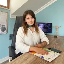 Kl. Psk. Damla Aktaş — Psikoloji, İstanbul. Portre fotoğrafı.