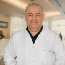 Uzm. Dr. Yusuf Kaynar — İç Hastalıkları, Adıyaman. Portre fotoğrafı.