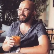Dt. Metin Melik Kuştepe — Diş Hekimi, İstanbul. Portre fotoğrafı.
