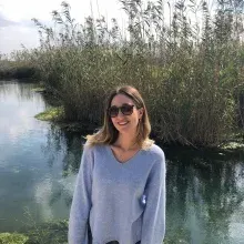 Psk. Dan. Beril Özsoy — Psikolojik Danışma ve Rehberlik, İzmir. Portre fotoğrafı.