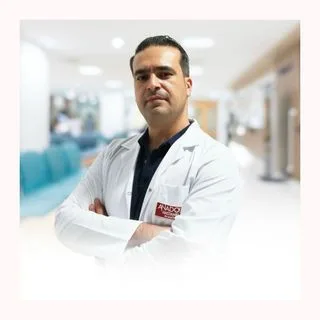Op. Dr. Emre Çavuş — Beyin Ve Sinir Cerrahisi. Portre fotoğrafı.