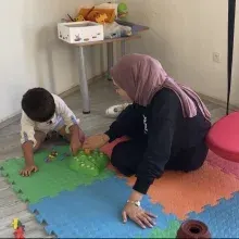 Dkt. Esra Aleyna Altınışık Yıldırım — Dil ve Konuşma Terapisi, Kocaeli. Portre fotoğrafı.