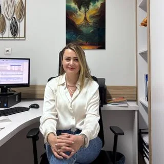 Uzm. Dr. Derya Deniz — Göğüs Hastalıkları, Şehitkamil, Gaziantep. Portre fotoğrafı.