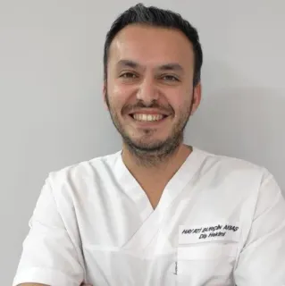 Dt. Hayati Burçin Akbaş profilinde yer alan galeri fotoğrafı.