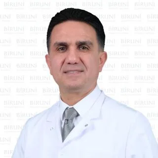 Prof. Dr. Oğuzhan Öztürk — Gastroenteroloji, Küçükçekmece, İstanbul. Portre fotoğrafı.